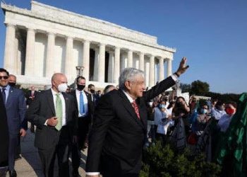 Entre simpatizantes arranca López Obrador visita a EU