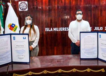 Recibe Isla Mujeres nuevos distintivos BlueFlag para sus playas