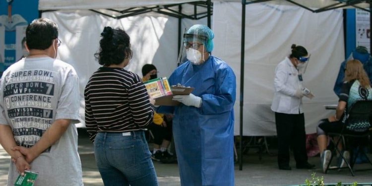 Más de 50% del país en máximo nivel de riesgo por COVID