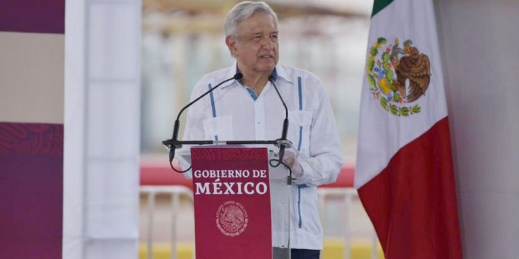 AMLO anuncia REDUCCIÓN del IVA e ISR en el sur-sureste del país