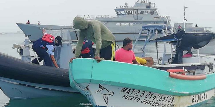 La SEMAR rescata a nueve personas en dos embarcaciones a la deriva