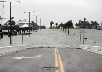 Trump declara estado de emergencia en Texas por huracán Hanna