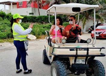 Gorras Amarillas promueven la sana distancia y el uso de los cubre bocas en Isla Mujeres
