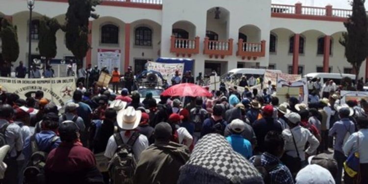 ¡COVID-19 es obra de Bill Gates!… más de mil indígenas protestan en Chiapas