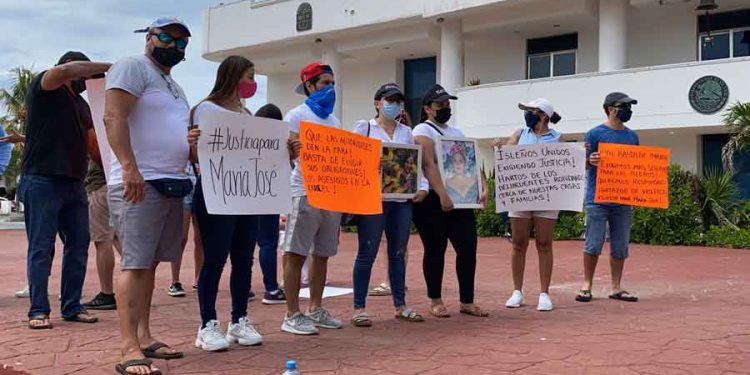 Familiares y amigos piden justicia para María José