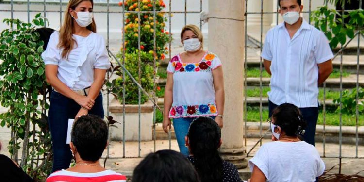 Escucha Marybel Villegas a los vecinos de la Región 90 en Cancún