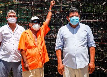 La SEDARPE entregan apoyo a pescadores de Isla Mujeres