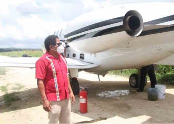 Inicia el retiro de la avioneta en camino de Pucté