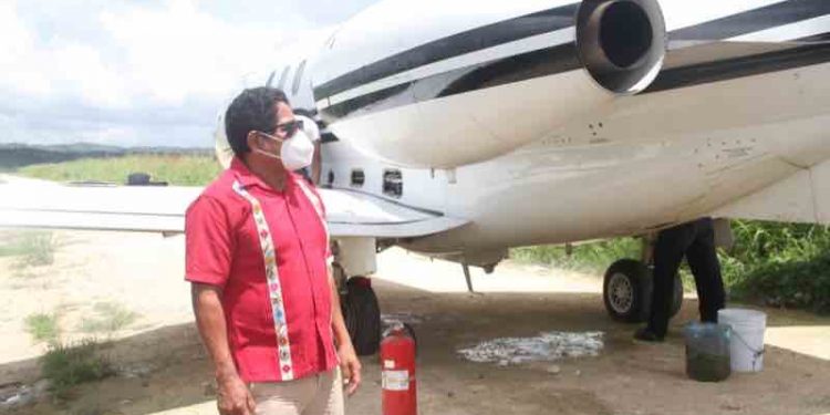 Inicia el retiro de la avioneta en camino de Pucté