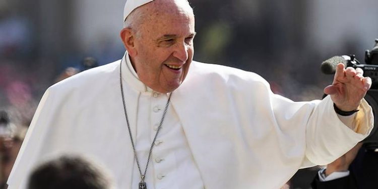 Papa Francisco dona más de 294 mil dólares a Líbano tras explosión