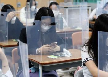 Corea del Sur ordena cierre de escuelas ante rebrote de covid-19
