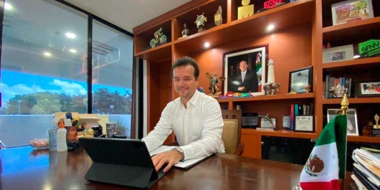 Exhorta Pedro Joaquín a cozumeleños a no bajar la guardia en la lucha contra el Covid-19