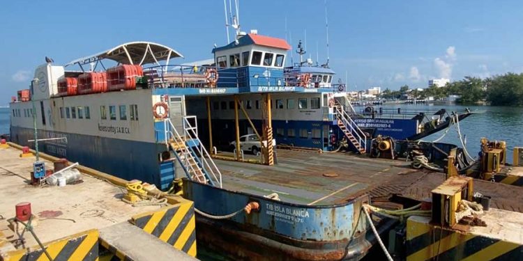 Viejos transbordadores de Marítima Isla Mujeres podrían terminar en el deshuesadero