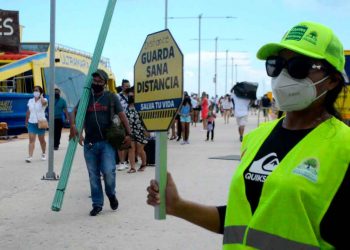 Gorras Amarillas insisten en el uso correcto del cobrebocas en Isla Mujeres
