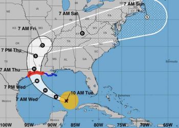 «Laura» ya es huracán en el Golfo de México y traza rumbo hacia Estados Unidos