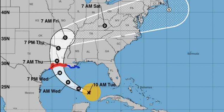 «Laura» ya es huracán en el Golfo de México y traza rumbo hacia Estados Unidos
