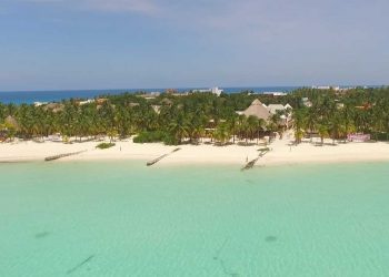 Playas de Isla Mujeres permanecerán cerradas hasta que cambie semáfoto