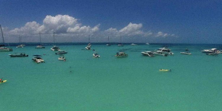 Piden hoteleros reconsiderar la restricción a las playas en Isla Mujeres