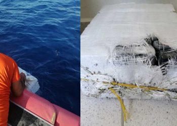 Semar asegura bulto con droga flotando frente Majahual