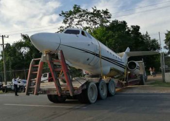 Finalmente retiran narcoavioneta de camino en Pucté