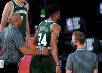 La NBA suspende a Antetokounmpo por agredir a un rival