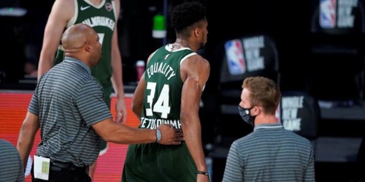 La NBA suspende a Antetokounmpo por agredir a un rival