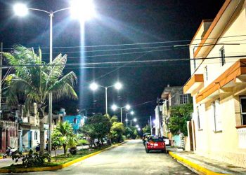 Avanzan los trabajos de alumbrado público en Isla Mujeres