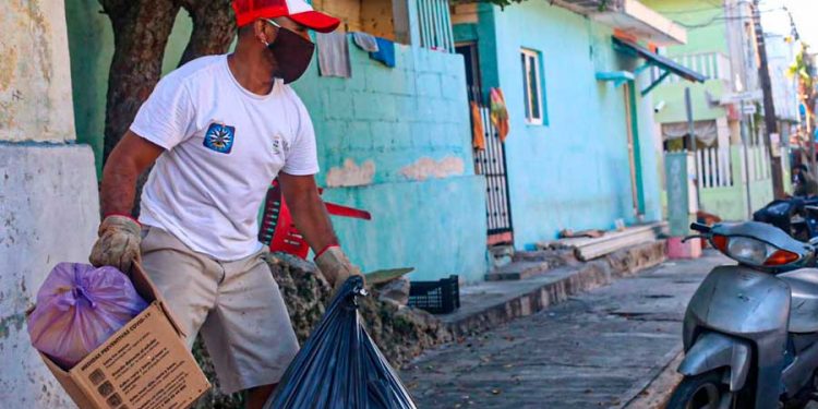 Exhortan a isleños a respetar el horario temporal de recolecta de basura