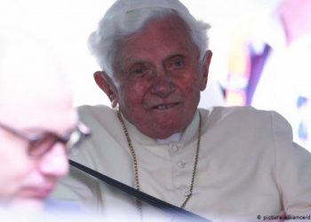 Papa emérito Benedicto XVI está gravemente enfermo, asegura biógrafo