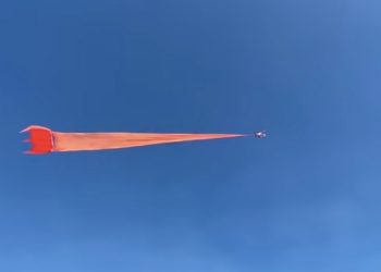 Una niña de tres años salió accidentalmente volando arrastrada por una cometa gigante en Taiwán