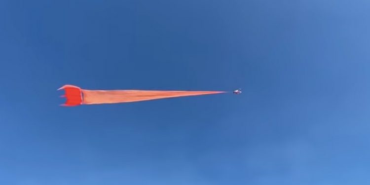 Una niña de tres años salió accidentalmente volando arrastrada por una cometa gigante en Taiwán