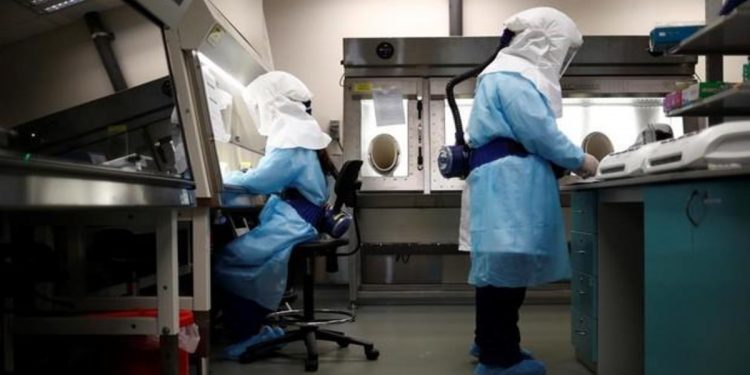 Crean máquina para detectar COVID-19 en 90 minutos