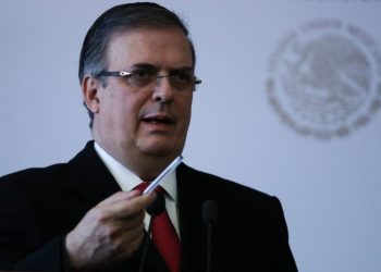 Farmacéuticas de China y EU realizarán Fase 3 de vacuna contra COVID-19 en México: Ebrard