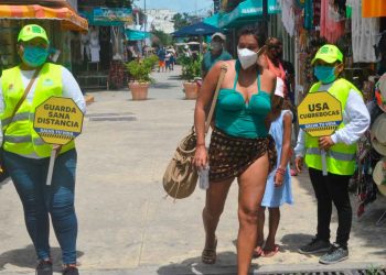 Firmes las «Gorras Amarillas»en la invitación al uso correcto de cubrebocas en Isla Mujeres
