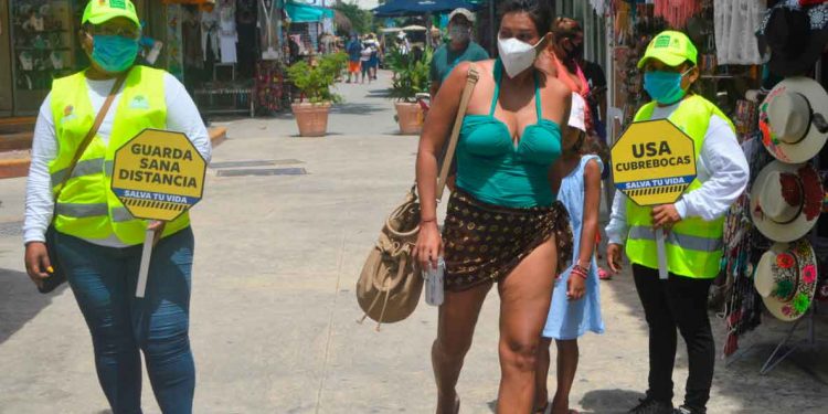 Firmes las «Gorras Amarillas»en la invitación al uso correcto de cubrebocas en Isla Mujeres