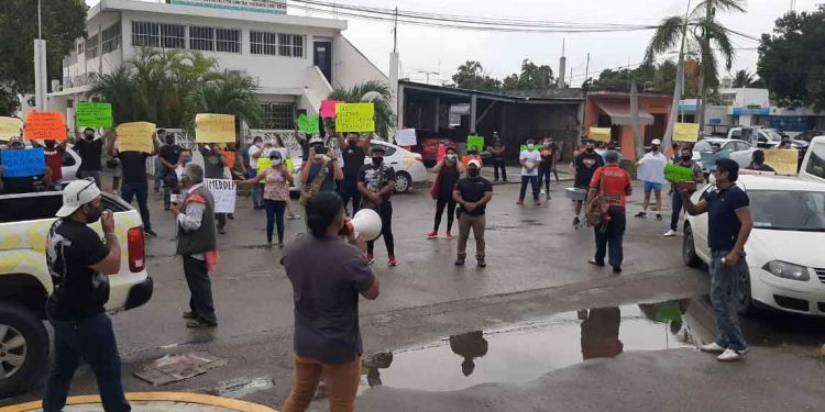 Dueños y administradores de Gimnasios protestan en Chetumal, piden la reapertura