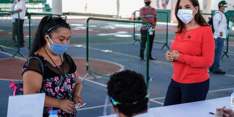 En Cancún Mara Lezama cumple con el pago de becas