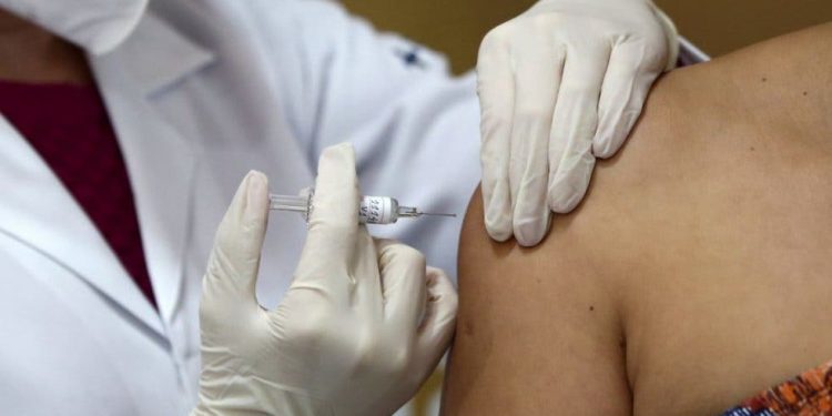 México se prepara para detectar los efectos secundarios de la vacuna contra COVID-19: Secretaría de Salud