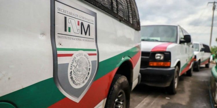 Cae agente de Migración en Coahuila… ¡por traficar personas!