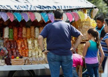 Morena propondrá prohibir venta de ‘comida chatarra’ a menores en todo el país