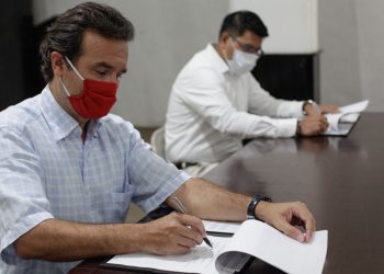 Firma Pedro Joaquín convenio de colaboración con el Hospital Amerimed Cozumel