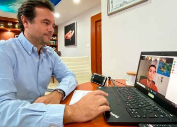 Alcalde de Cozumel estrecha comunicación con cruceristas para un retorno seguro