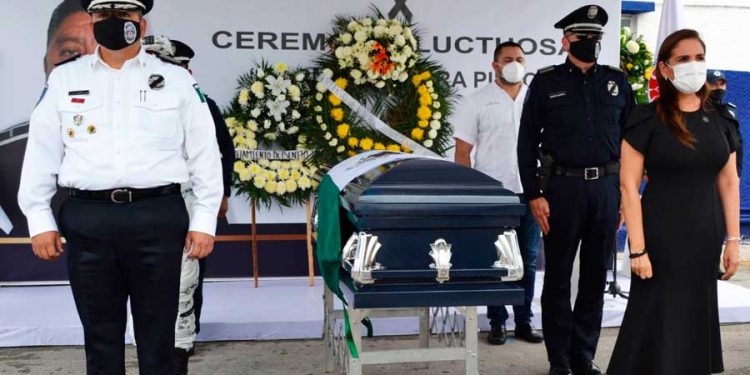 Despiden al policía Carmen Guerra Pinto, ejecutado hace unos días en Cancún