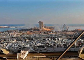 Buscan supervivientes en la zona devastada por la explosión en Beirut