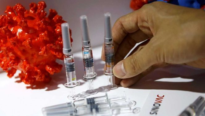 China promete vacuna lista contra covid-19 en noviembre