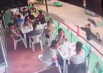 Buscan a asesino de joven en restaurante Oasis
