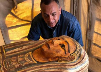 Hallan 14 sarcófagos de unos 2 mil 500 años de antigüedad