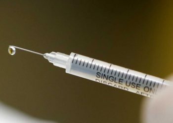 Infectarán de covid-19 a voluntarios para probar vacunas