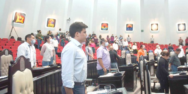 Congreso de Quintana Roo aprueba tipificar como delito la violencia digital.