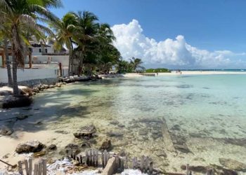 Se siguen perdiendo arenales en playas de Isla Mujeres